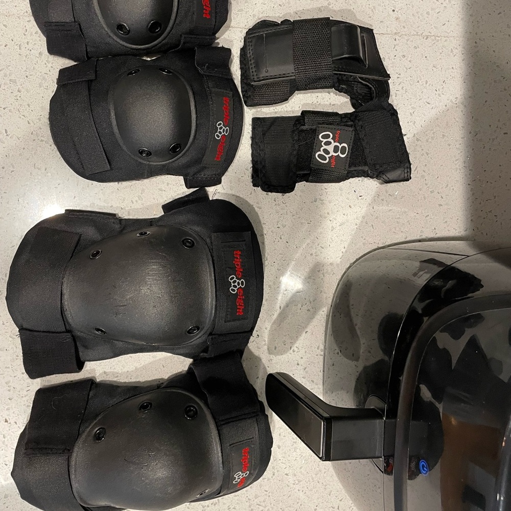 Triple Eight Saver Series Pad Set with Kneesavers, Elbowsavers and Wristsavers